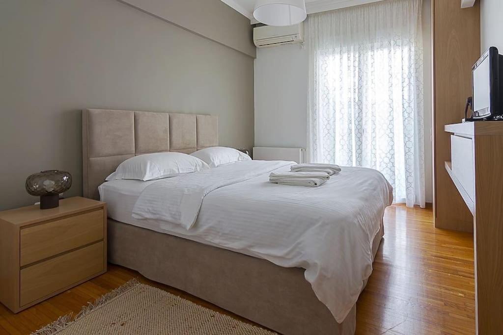 A Unique Apartment In The Historical Center-3Bds Афины Экстерьер фото