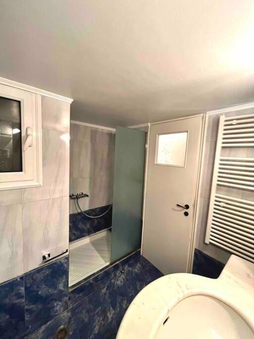 A Unique Apartment In The Historical Center-3Bds Афины Экстерьер фото