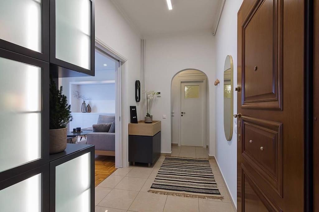 A Unique Apartment In The Historical Center-3Bds Афины Экстерьер фото