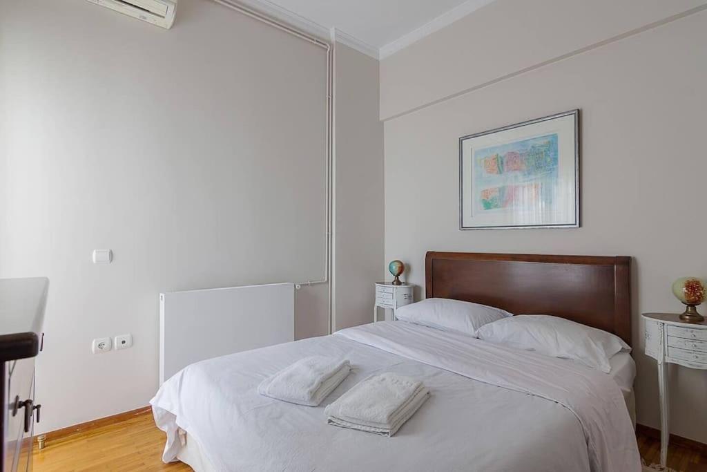 A Unique Apartment In The Historical Center-3Bds Афины Экстерьер фото