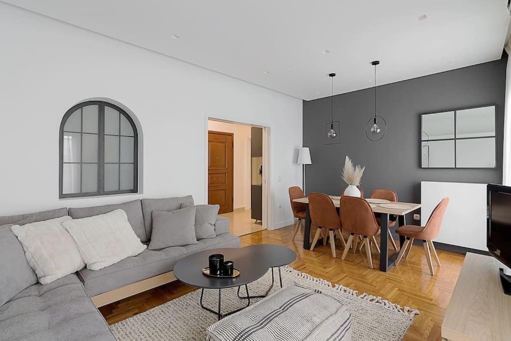 A Unique Apartment In The Historical Center-3Bds Афины Экстерьер фото