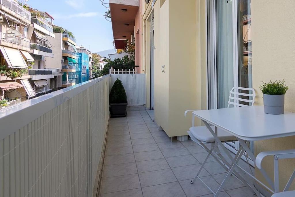A Unique Apartment In The Historical Center-3Bds Афины Экстерьер фото