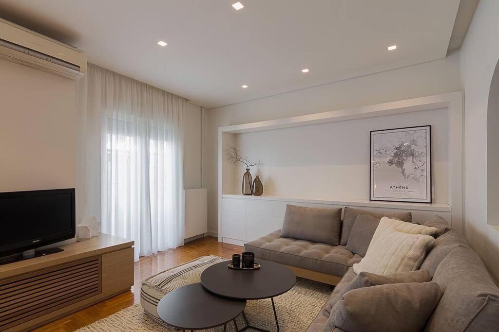A Unique Apartment In The Historical Center-3Bds Афины Экстерьер фото