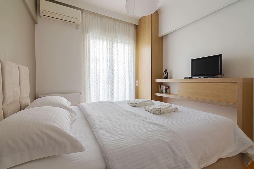 A Unique Apartment In The Historical Center-3Bds Афины Экстерьер фото