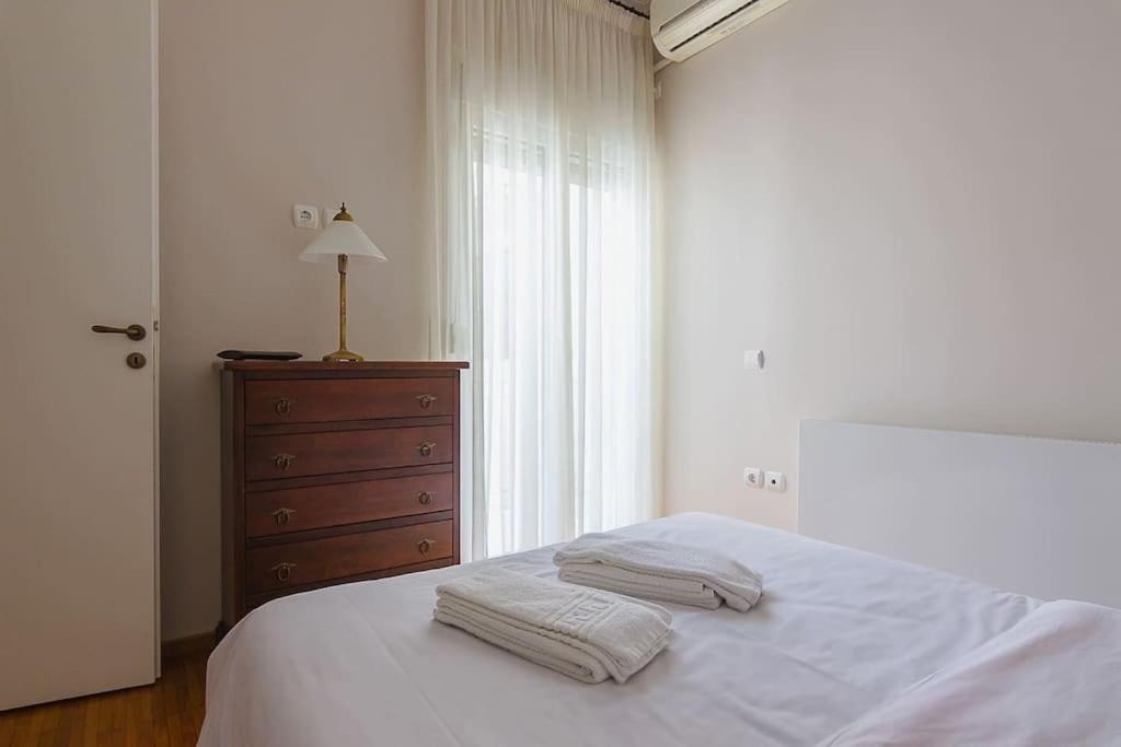 A Unique Apartment In The Historical Center-3Bds Афины Экстерьер фото