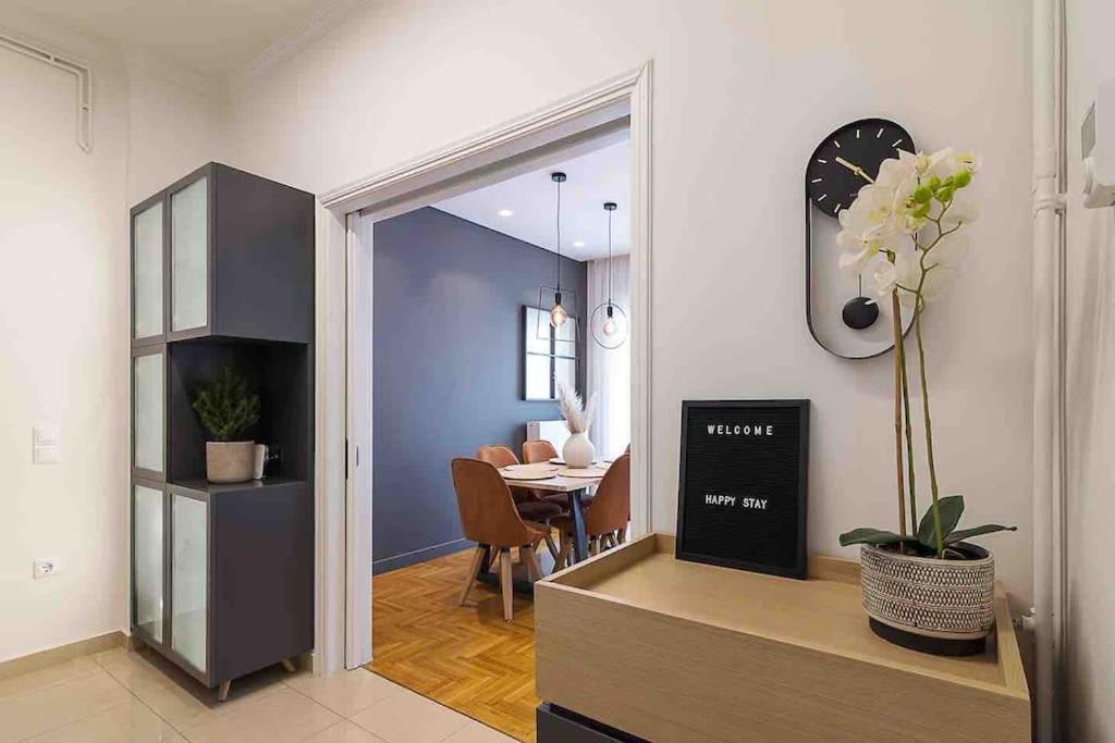 A Unique Apartment In The Historical Center-3Bds Афины Экстерьер фото