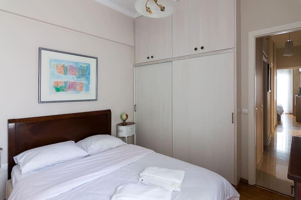 A Unique Apartment In The Historical Center-3Bds Афины Экстерьер фото